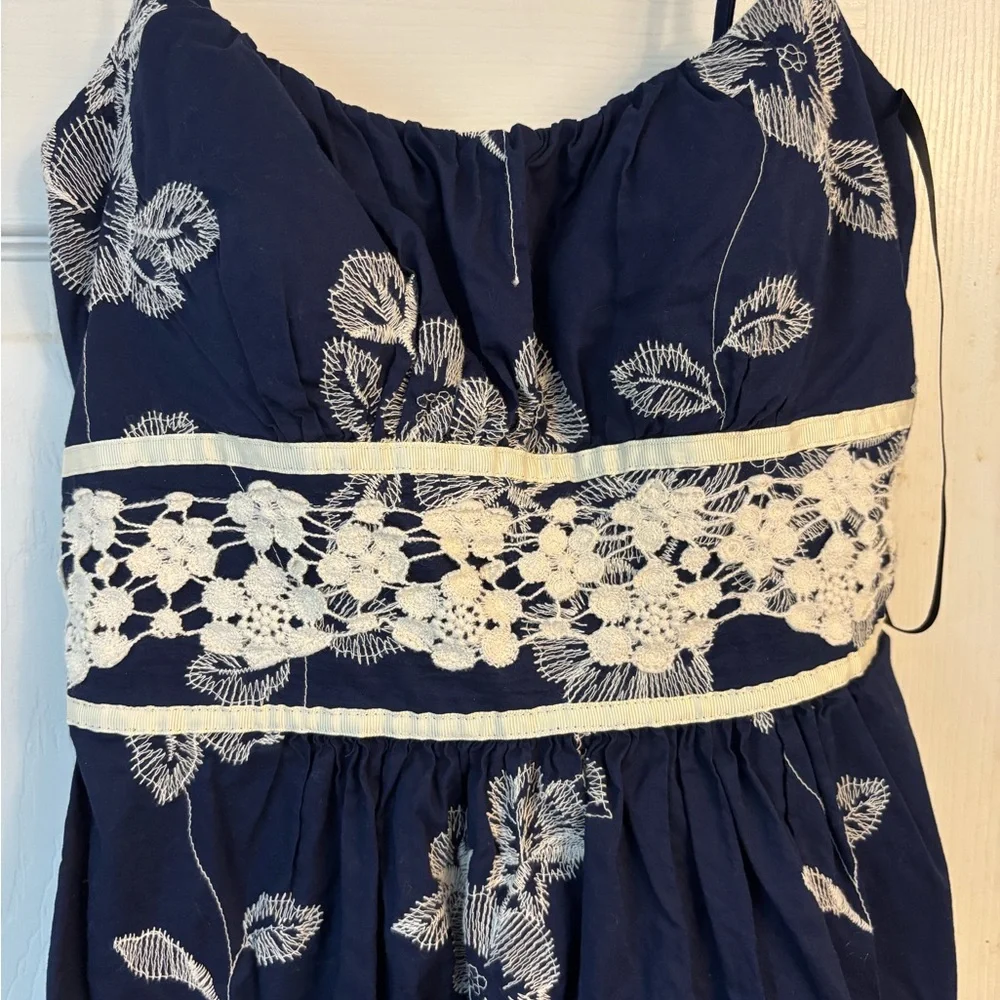 B Darlin Navy Dress with White Embroidery Size 9/10 - Picture 2 of 4